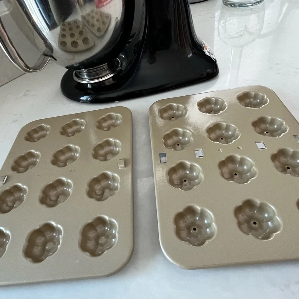 William Sonoma Fall Pumpkin Cake Pop Pan Bakeware